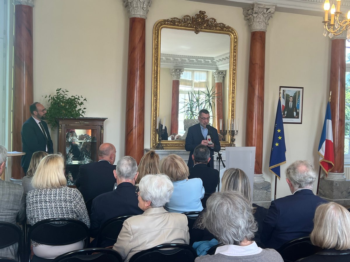 prefet59's tweet image. #Distinction #Engagement 

Stéphane Costaglioli, sous-préfet de Valenciennes, a accueilli la cérémonie de remise de médaille de la Renaissance Française à l'ensemble baroque Harmonia Sacra.

🏅 Cette médaille récompense l'engagement d'Harmonia Sacra en faveur de la promotion de
