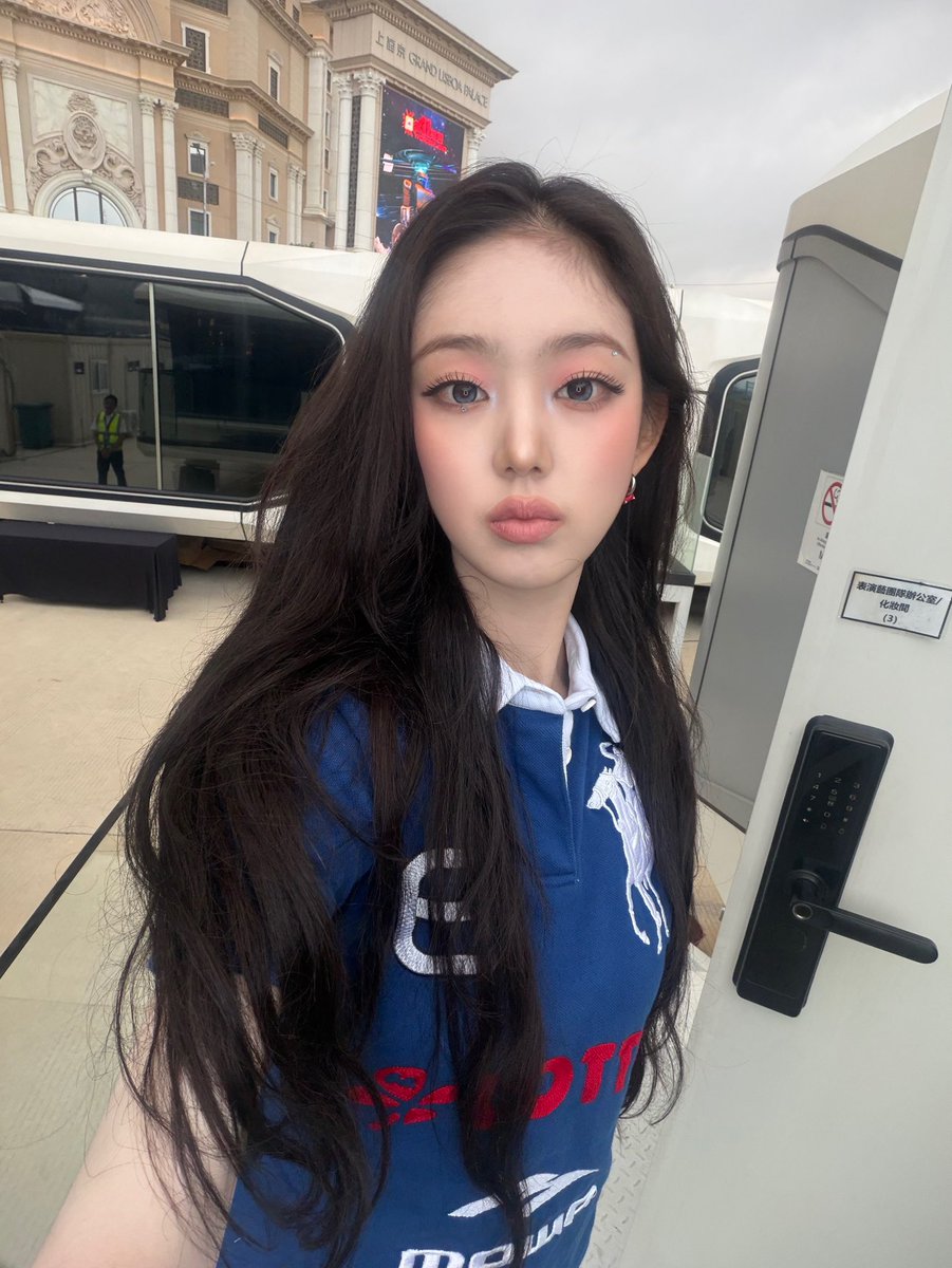빈 tweet media
