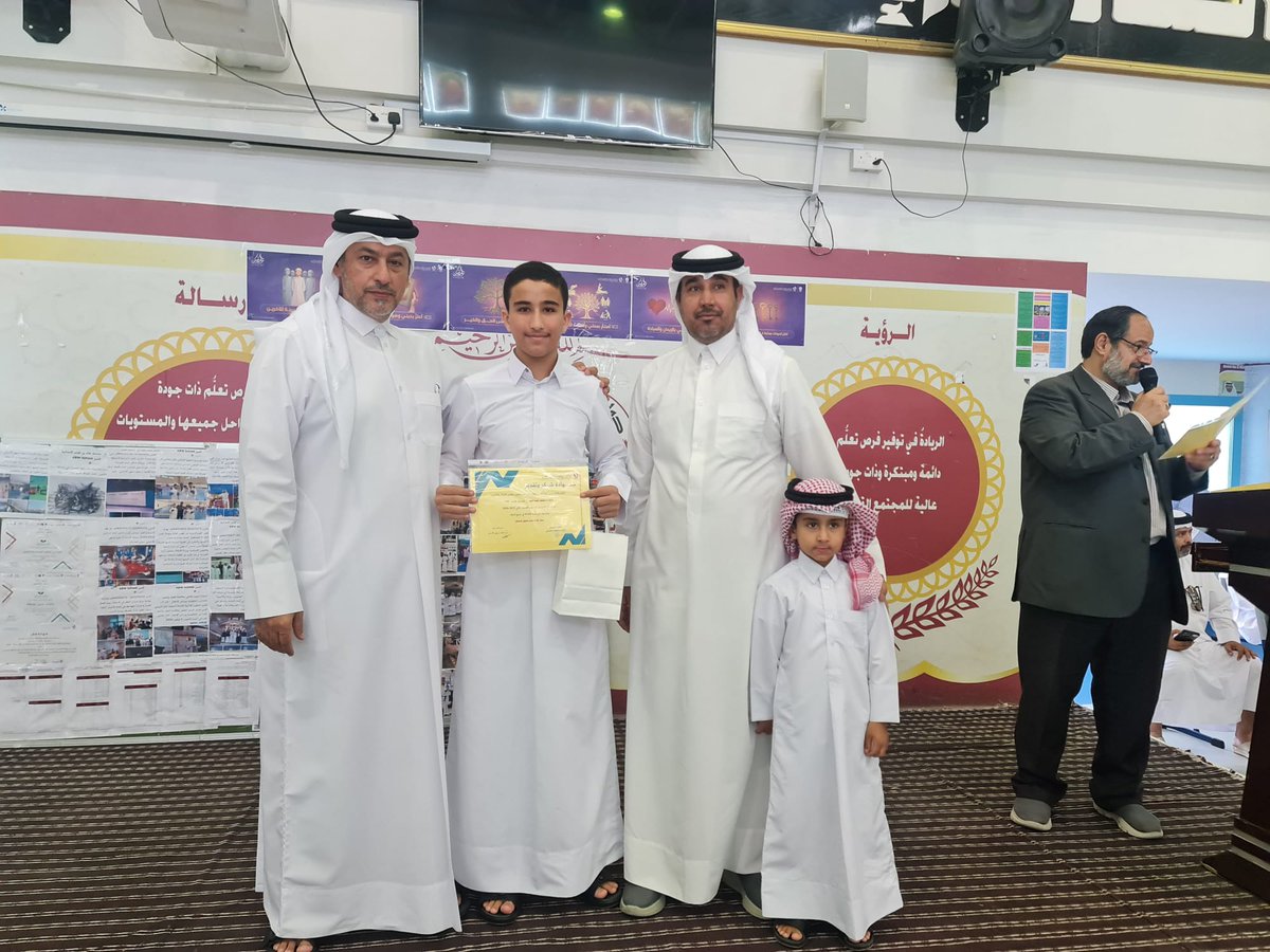 kbwschool's tweet photo. يوم حافل بحضور أولياء أمور الطلبة تم تكريم الطلبة المتفوقين في اختبار منتصف الفصل الدراسي الثاني للعام الدراسي 2025/2026 بمدرسة خالد بن الوليد الإعدادية، تقديراً لجهودهم المتميزة وإنجازهم الأكاديمي، وتحفيزاً لهم لمواصلة التفوق والنجاح. https://t.co/2tVlheapi4