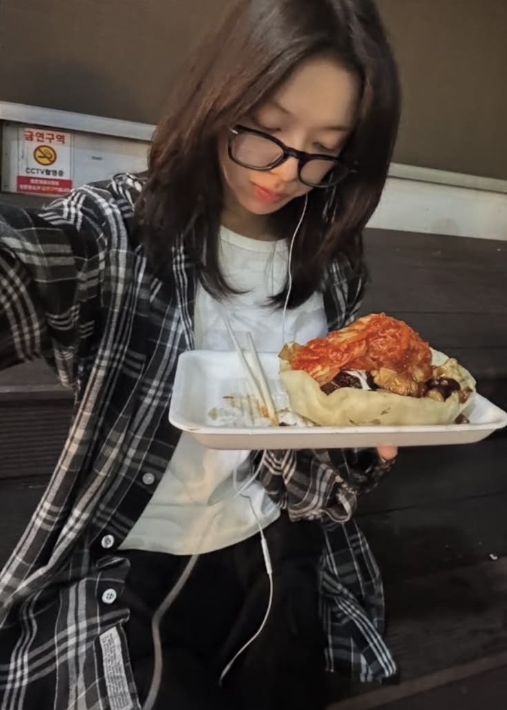 🖤, 𝓞𝓭𝔂. tweet media