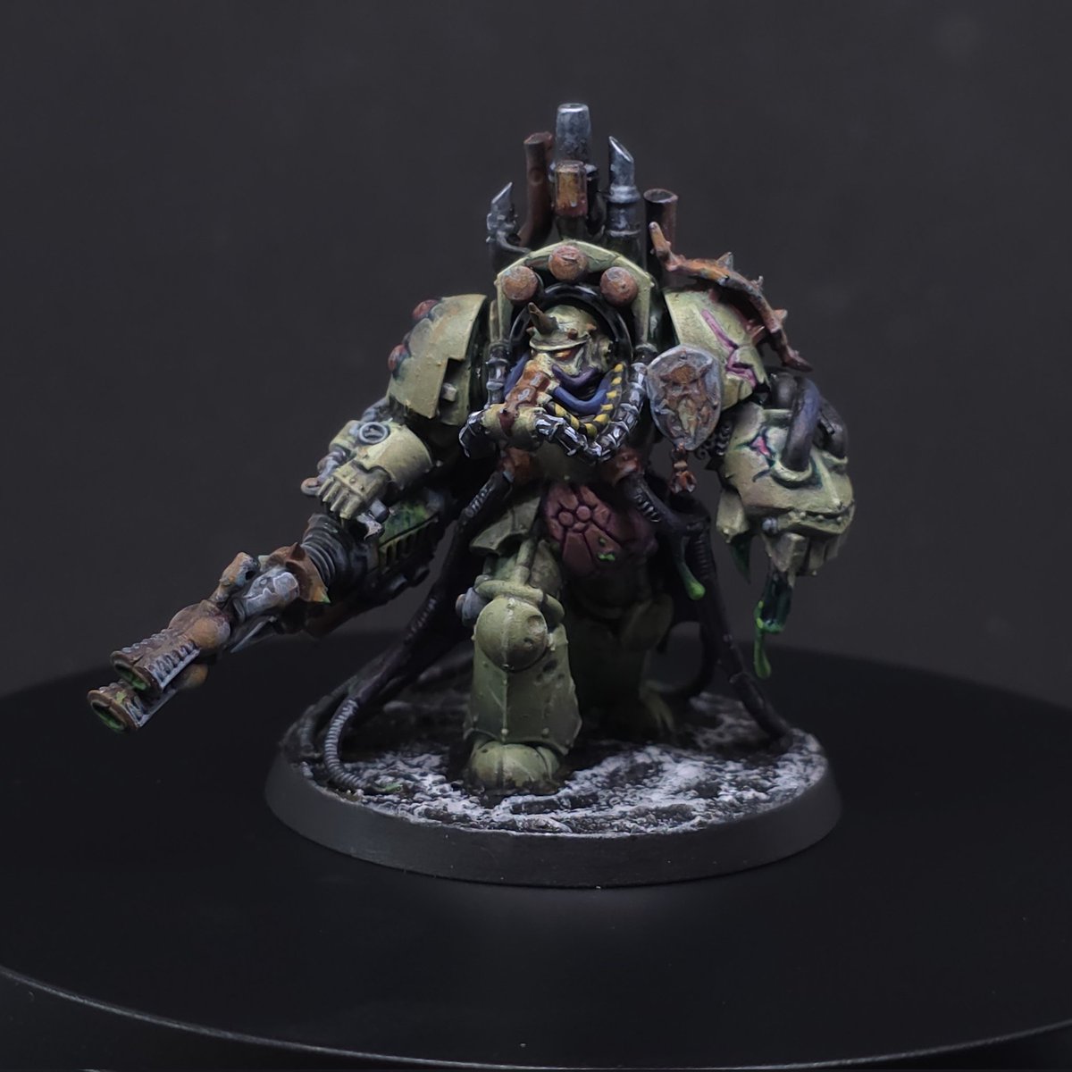 Farbencio's tweet photo. Buenas! He terminado mi 1er Death Guard y me siento muy contento por el resultado. El Señor de la Virulencia me parece increíble. Espero que os guste!! 💙 🫶 #warhammercommunity #paintingwarhammer #deathguard #chaos @otomominiaturas https://t.co/zfLZQ0Ddr5