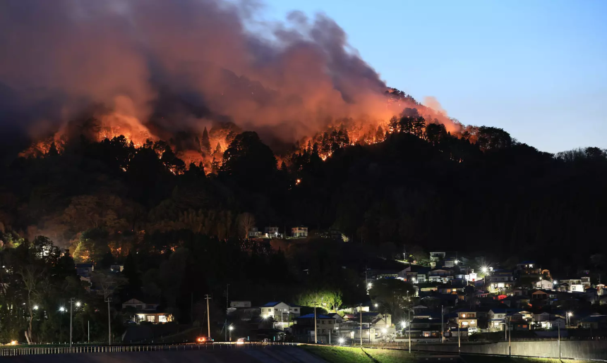 SANAEnOfficial's tweet image. Japanese authorities confirmed that the massive forest fire in northern Japan has been fully extinguished after 11 days of firefighting.
#Japan
#wildfire
#Japan