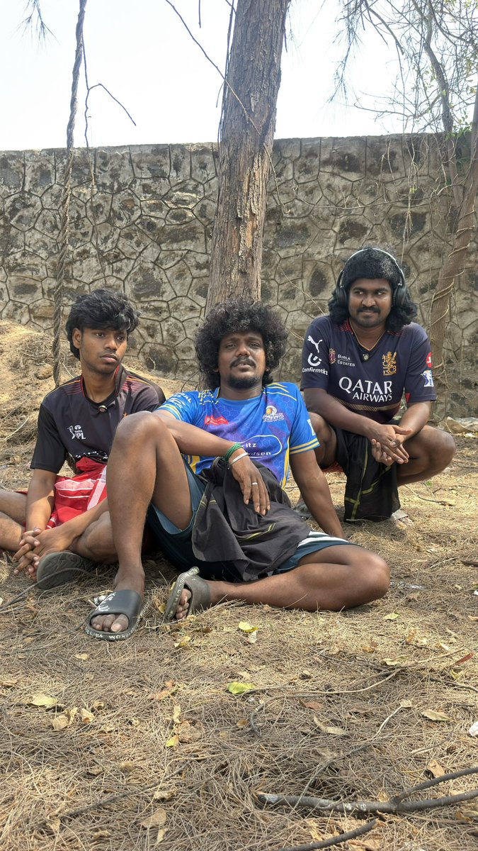 rajpriyan007's tweet photo. kujilimasthu song ready 😍 @harirajan_lungiboys @bharani_official_4 #lungiboys #rajpriyan #kujilimasthu #gujilimasthu #rajpriyanownvoice https://t.co/VFHKX9FryQ