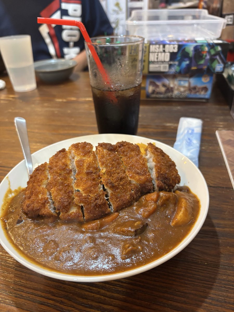 急遽ほびっとさん（<a href="/X85098403/">趣味人(ほびっと)@南大阪　プラモ製作スペース・プラモ販売・カフェ・バイク修理・ウォーハンマー販売店</a> ）で晩御飯です😆

昨日食べれなかったカツカレーリベンジ😆

 #ほびっと