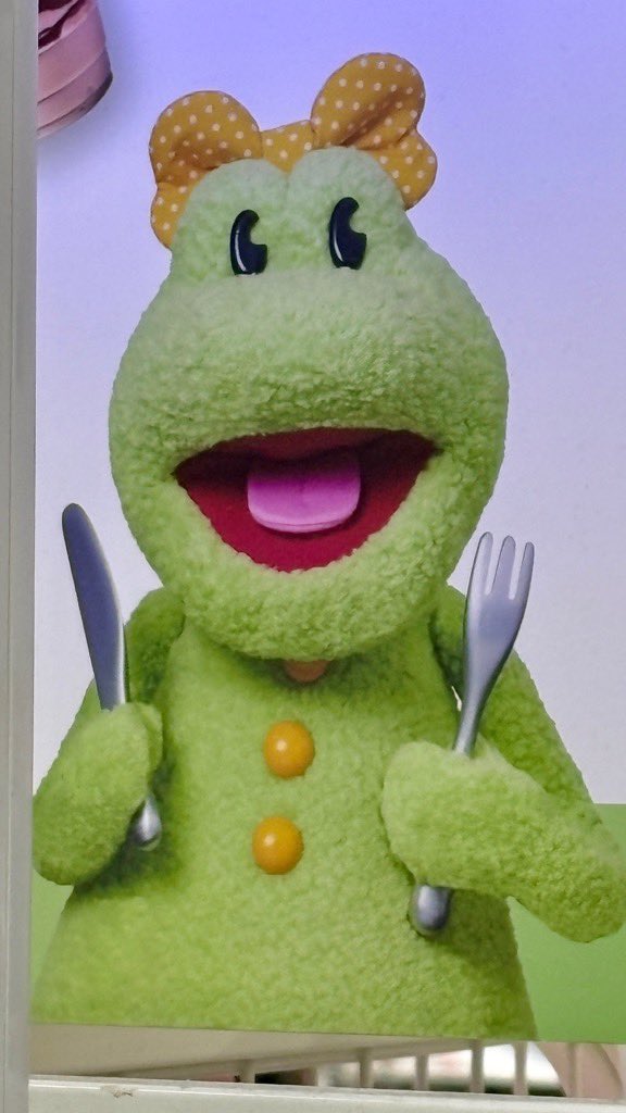 おはようございまうんす。 スーパーに貼ってあったカエルさんの写真