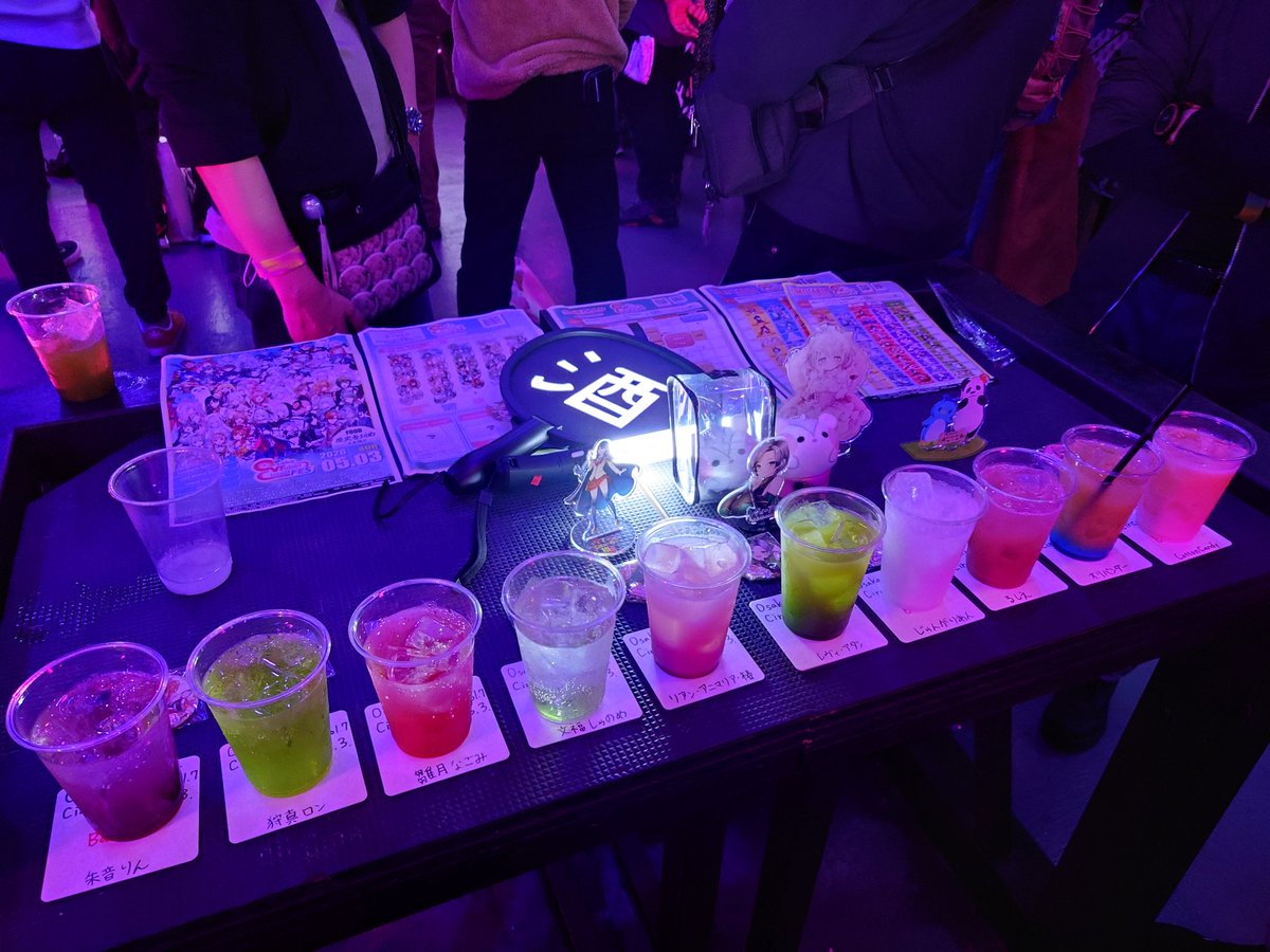 Stern_god's tweet photo. #OVCフェス
#もち様あのね
#いい酒じゃん
これが会場に集まるそれぞれのリスナーの結束の力だッ！！ https://t.co/lvW7xHx3n1