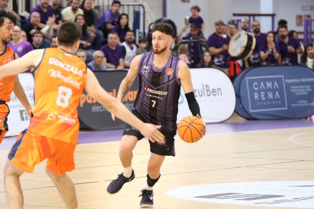 UPBGandia's tweet photo. 𝗙𝗢𝗧𝗢𝗚𝗔𝗟𝗘𝗥𝗜́𝗔 | 📸🏀
🤳🖼️📂𝗟𝗮 𝗚𝗮𝗹𝗲𝗿𝗶𝗮.👀
Embalpack Levante nos ofrece las imágenes de la vuelta de los octavos del playoff.
📸 @tommito2013
▶️6️⃣3️⃣ PROINBENI U.P.B. Gandía
🆚
▶️5️⃣3️⃣ @cbmoron
📷: https://t.co/RmAk6XYbqN
#UNITSCREIXEM 💜
#EMBALPACK 📦 https://t.co/Myq22XF4XE