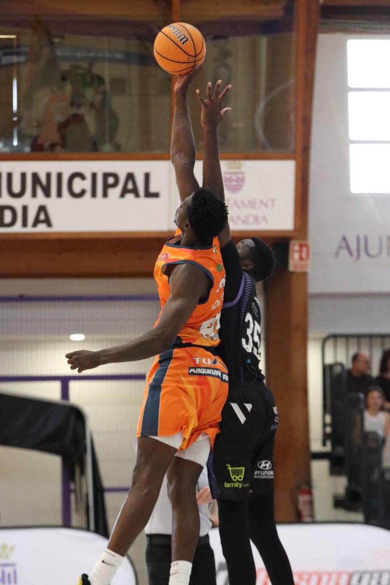 UPBGandia's tweet photo. 𝗙𝗢𝗧𝗢𝗚𝗔𝗟𝗘𝗥𝗜́𝗔 | 📸🏀
🤳🖼️📂𝗟𝗮 𝗚𝗮𝗹𝗲𝗿𝗶𝗮.👀
Embalpack Levante nos ofrece las imágenes de la vuelta de los octavos del playoff.
📸 @tommito2013
▶️6️⃣3️⃣ PROINBENI U.P.B. Gandía
🆚
▶️5️⃣3️⃣ @cbmoron
📷: https://t.co/RmAk6XYbqN
#UNITSCREIXEM 💜
#EMBALPACK 📦 https://t.co/Myq22XF4XE