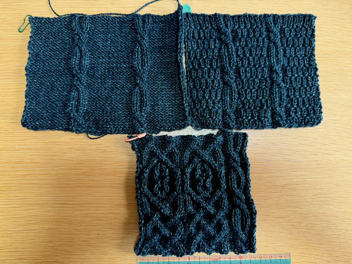 moritoizm's tweet photo. 昨日編んだスワッチを基に今日はサイズ調整と割り出しして編み図を作成
(1日かかってしまった💦)

コットン糸なんですがアラン模様ってどうよ？と思ってますが私もどうなるか分かりません☺️
失敗したら編み直します☺️ https://t.co/N83l3TAtd2