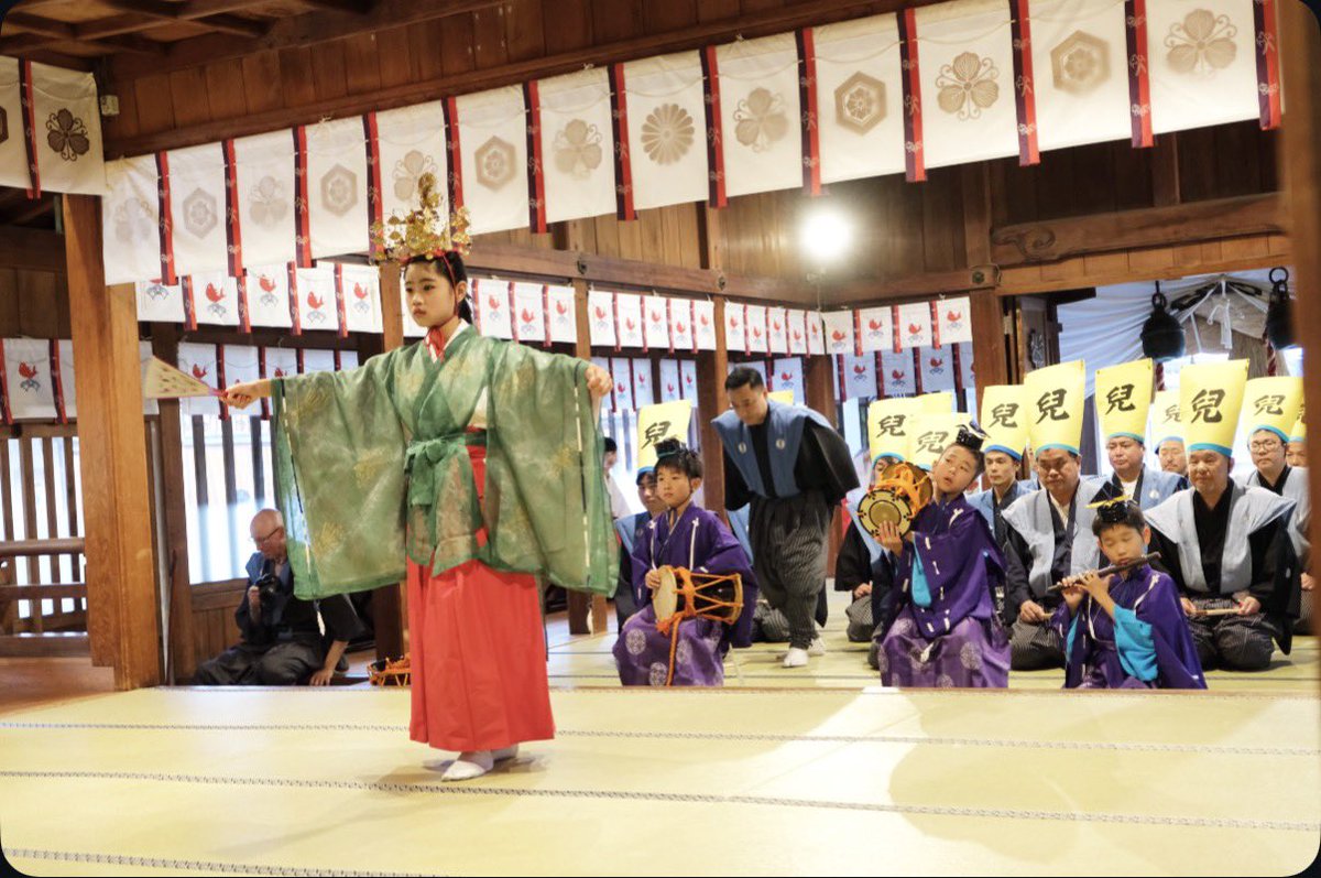 tookaebisu_'s tweet photo. 令和8年5月3日 博多松囃子 三福神 稚児流 ⛩

今年も表敬を賜りましたこと、心より御礼申し上げます。
⁡
847年という長き歴史を紡ぐこの神事の弥栄をご祈念致します。

⛩
#福岡の神社 #博多松囃子 #博多どんたく港まつり #十日恵比須神社 https://t.co/hDXFVmWsBq