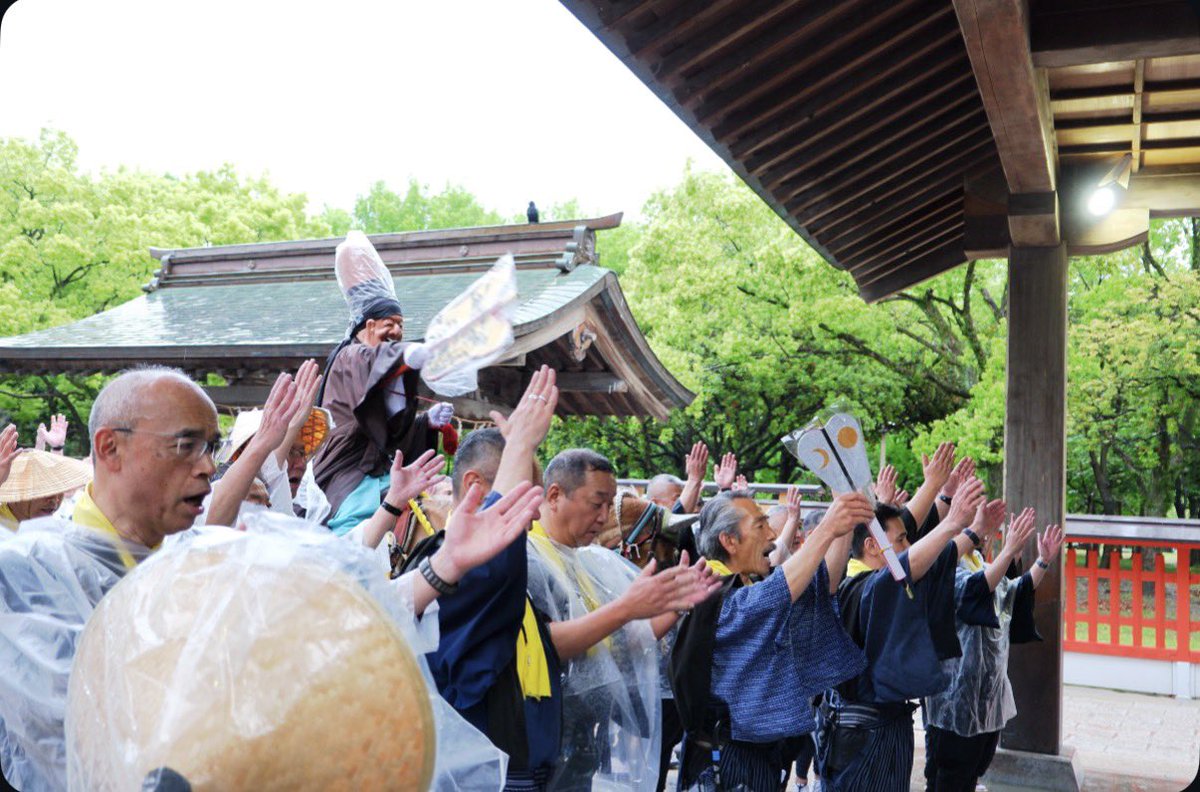 tookaebisu_'s tweet photo. 令和8年5月3日 博多松囃子 三福神 稚児流 ⛩

今年も表敬を賜りましたこと、心より御礼申し上げます。
⁡
847年という長き歴史を紡ぐこの神事の弥栄をご祈念致します。

⛩
#福岡の神社 #博多松囃子 #博多どんたく港まつり #十日恵比須神社 https://t.co/hDXFVmWsBq