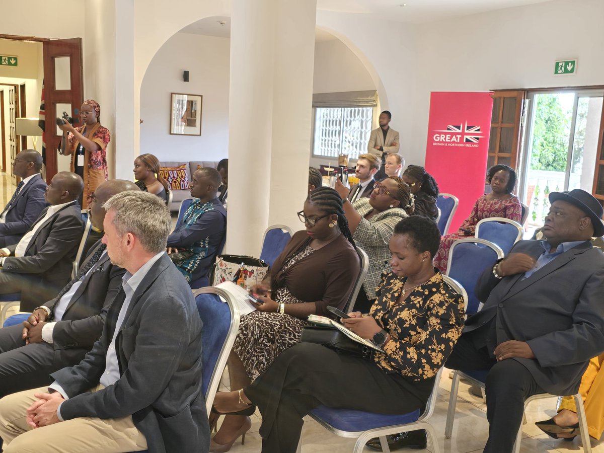 UKinCameroon's tweet image. 2/5 Panel discussions explored press freedom, ethics, &amp;amp;  #Commonwealth values, highlighting a shared belief that journalism &amp;amp; accountability go hand in hand.