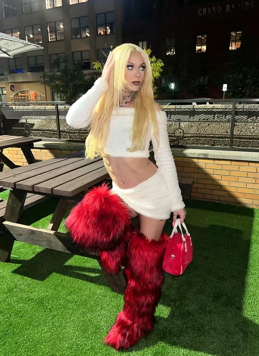 princesslaileyx's tweet photo. Your wallet doesn’t need mercy it needs princess lailey taking control 😚 and you’d look way better serving at my feet anyways 

FinD manhattan irl foot worship cbt New Jersey feet fetish nyc Brooklyn findom east hills cashmeet north hills long island youpay throne submissives https://t.co/7U8nDTn0FX