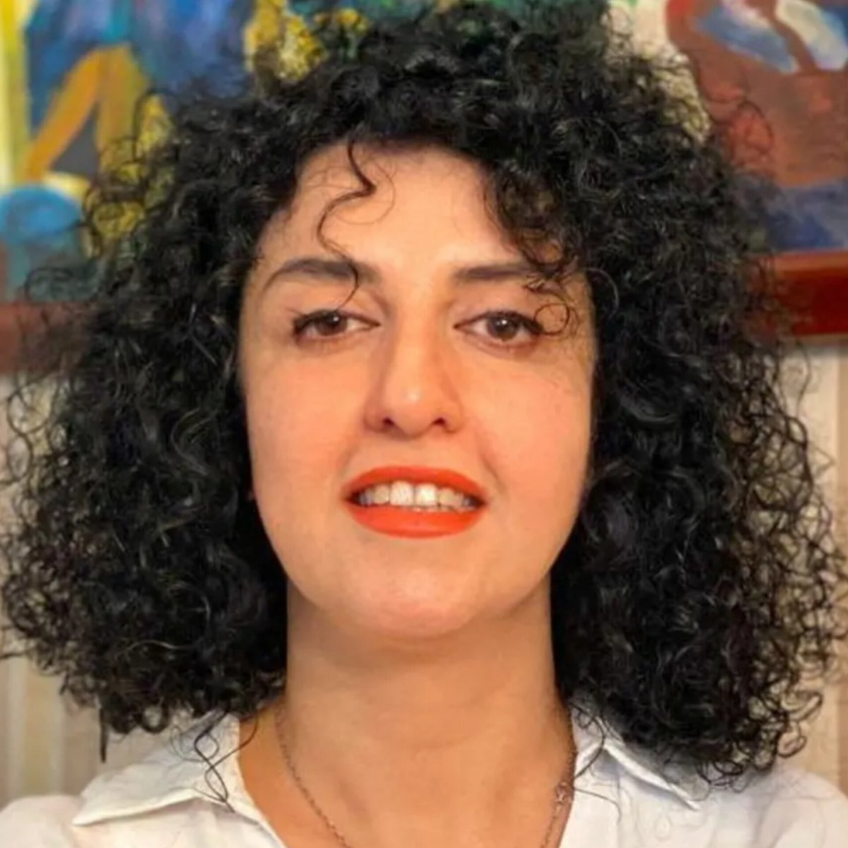shorts_91's tweet image. Family says Narges Mohammadi’s health is worsening in jail. Nobel committee raises concern and seeks urgent medical care.

Read more on shorts91.com/content-detail…

 #Iran #HumanRights #NobelPrize #Health #Activism