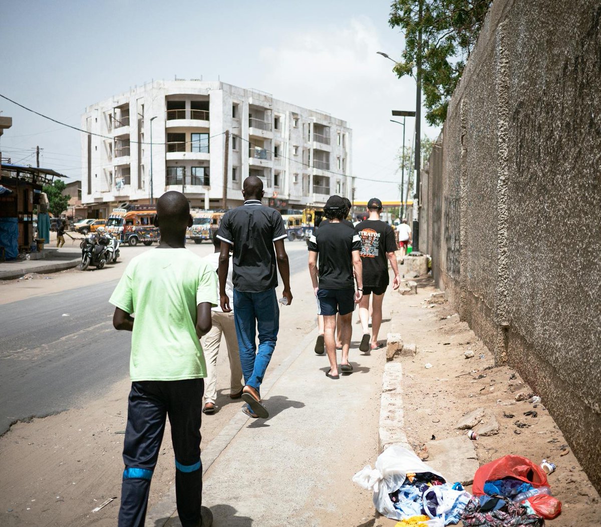 AfricTelegraph's tweet image. Le président Bassirou Diomaye Faye reprend la main. À la RTS, il redessine les contours du pouvoir et impose une vision au-delà des querelles de camps. Un tournant politique majeur au Sénégal. #Afrique #Politique #BassirouDiomayeFaye #Cedeao #Dakar africtelegraph.com/blog/bassirou-…
