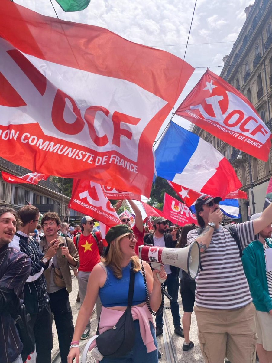 OrgaCommuniste's tweet photo. 🔴 MARSEILLE : L'OCF DANS LA RUE POUR LE 1ER MAI

Les camarades de Marseille étaient présents en nombre dans le cortège du 1er mai. Banderoles, slogans, distribution de tracts et diffusion de notre presse. https://t.co/YfhEbxNCJj