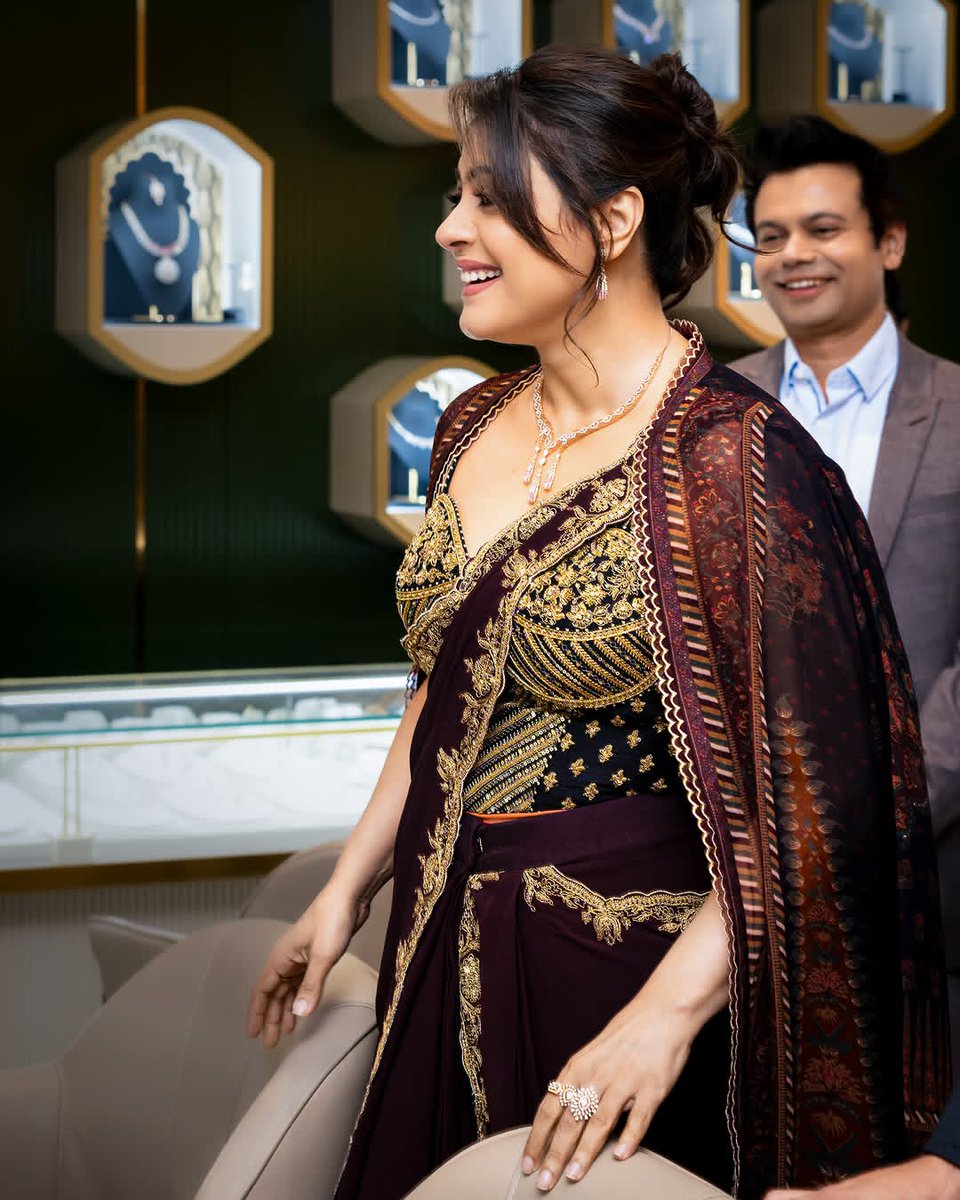 wvmediaa's tweet image. Kajol Devgan ✨🤎/2

#Kajol #KajolDevgan