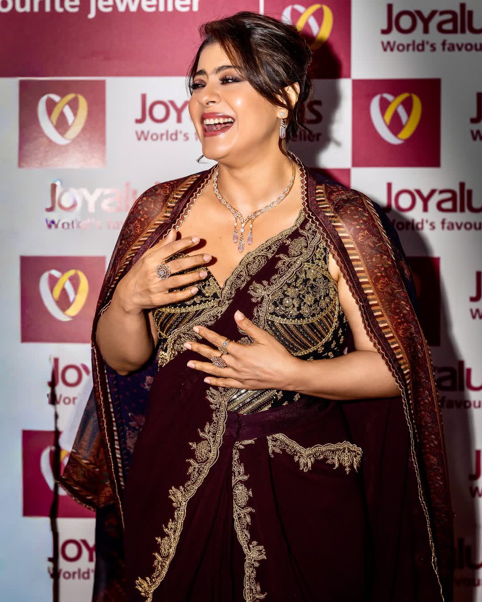 wvmediaa's tweet image. Kajol Devgan ✨🤎/3

#Kajol #KajolDevgan