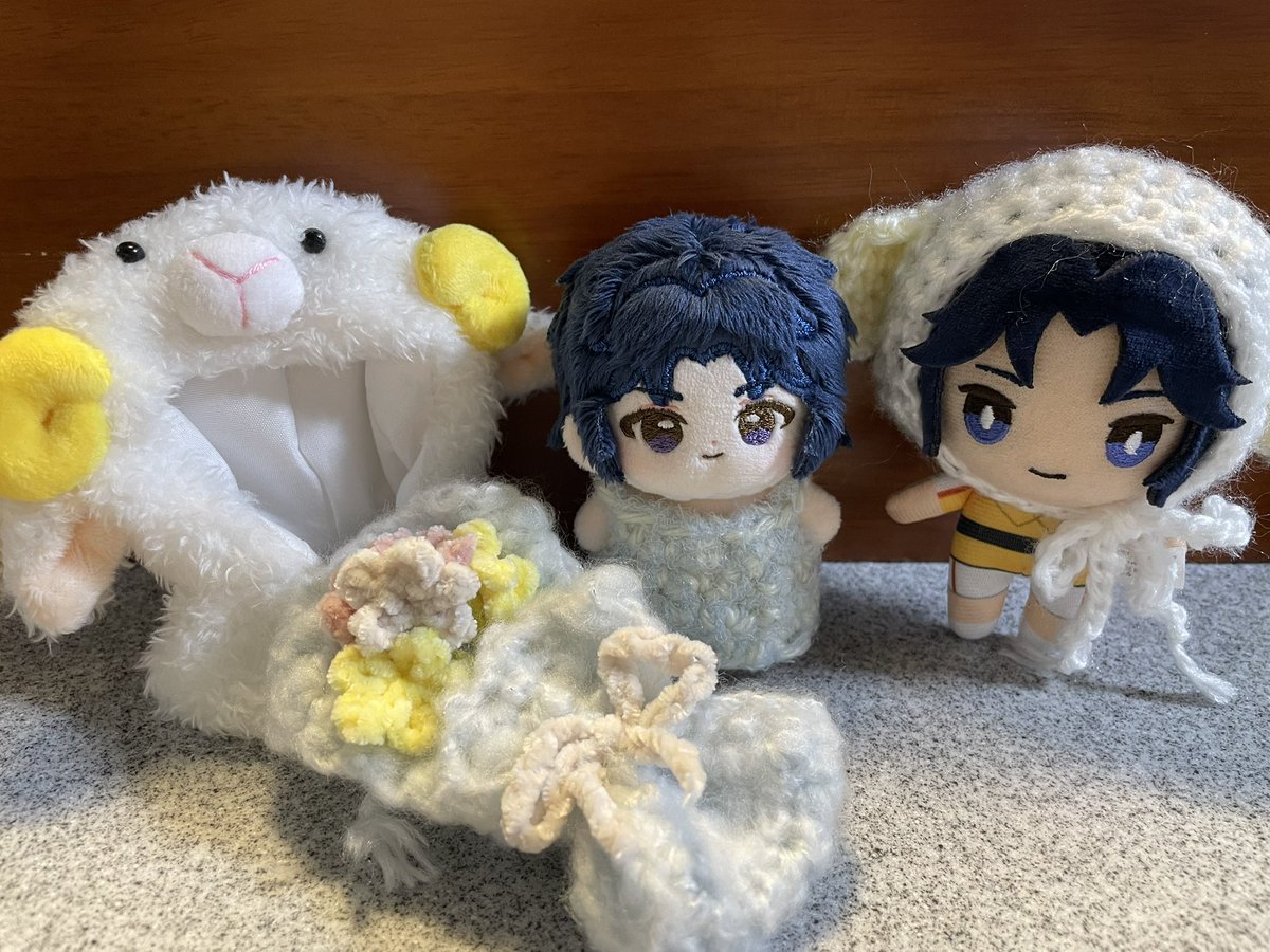 すいちゃん(<a href="/suisui_gggg/">suisui</a>)との作品交換で可愛いゆきぬいとひつじポンチョいただきました〜🐏💛憧れの作品をいただけてはっぴーです💓なんと花束と可愛い被り物とお洋服まで付けてくれて…✨被り物もうちの子にぴったり😭しかも超綺麗ですごいのぉ…😭
すいちゃん本当にありがとう💐大切に愛でるね💓✨