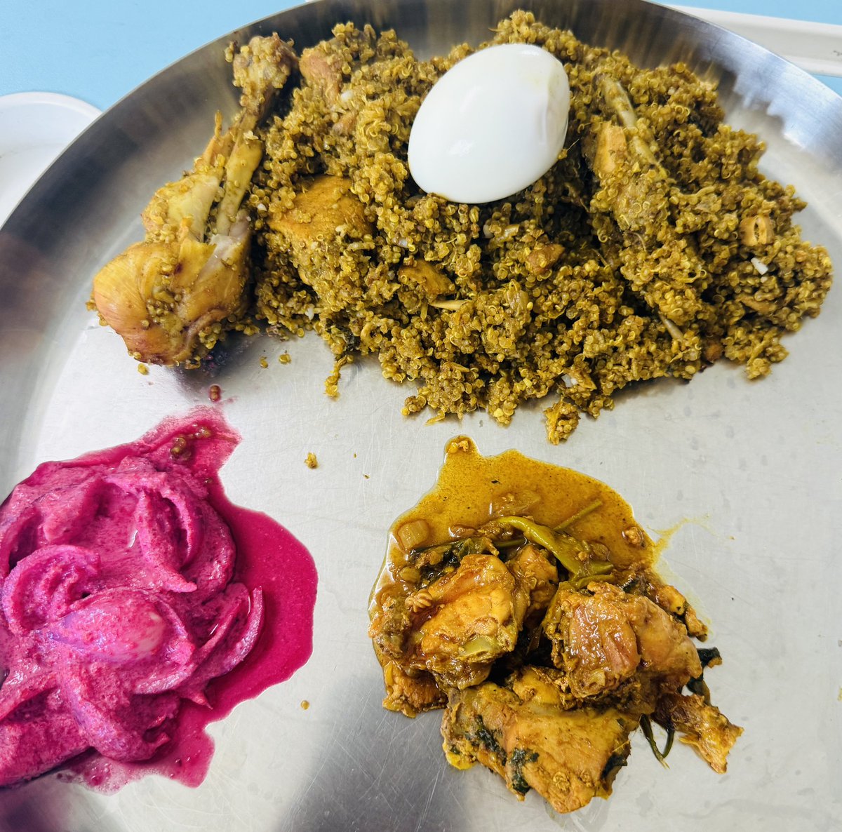 sunny5boy's tweet image. #Lunch : 🥳🥳🥳💪💪💪

** Quinoa chicken biryani 
** Chicken Curry
** Beetroot n Carrot Raita

#Food #RJY