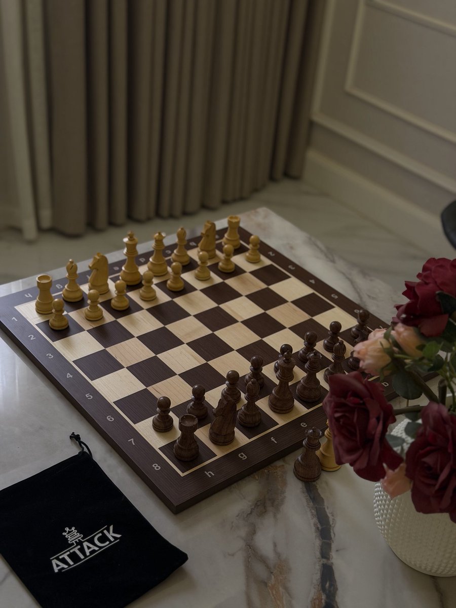 attack_chess's tweet photo. طقم شطرنج خشبي: قطع صناعة يدوية بالكامل مع رقعة مغطاة بطبقة من قشور الأخشاب الطبيعية 💙 

https://t.co/jXsFTILcLF https://t.co/Aoh3b35uEi
