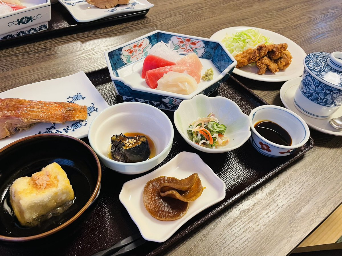 SATOInn's tweet photo. Dinner Menu for Tonight

Sashimi Tuna, Swordfish, and Squid
Simmered Fish
Karaage
Eggplant with Miso
Matsutake Mushroom Steamed Custard
Cucumber, Whitebait, and Myoga Ginger in Vinegar
Deep-fried Tofu in Dashi Broth
Soy Sauce Pickled Daikon Radish

#JapaneseFood #Washoku https://t.co/lPTBo88wkJ