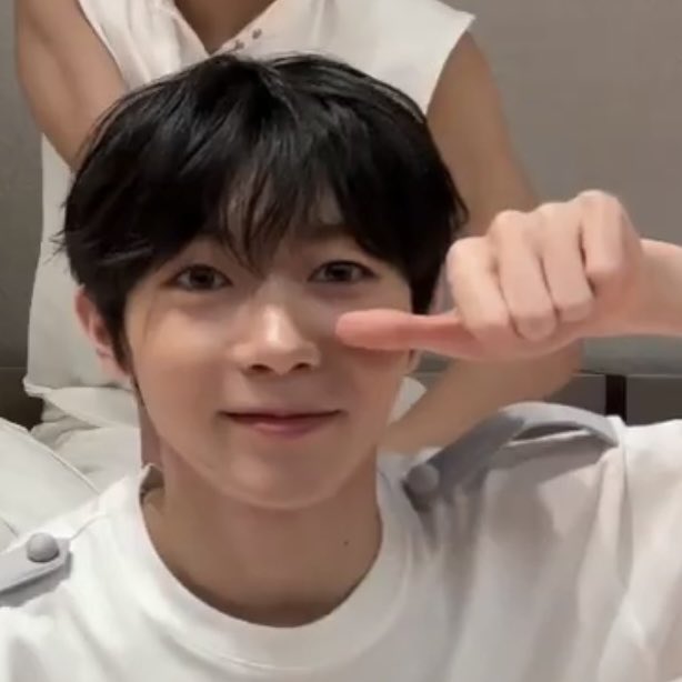 토토 tweet media