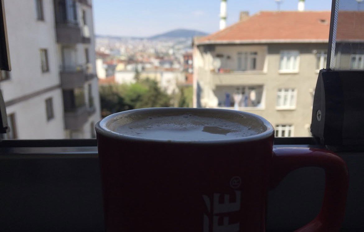 Hoşlandığım, özlediğim, unutamadığım, düşündüğüm, sevdiğim kimse yok.

Sadece kahve… 

#günaydın #pazar #yeniprofilresmi̇