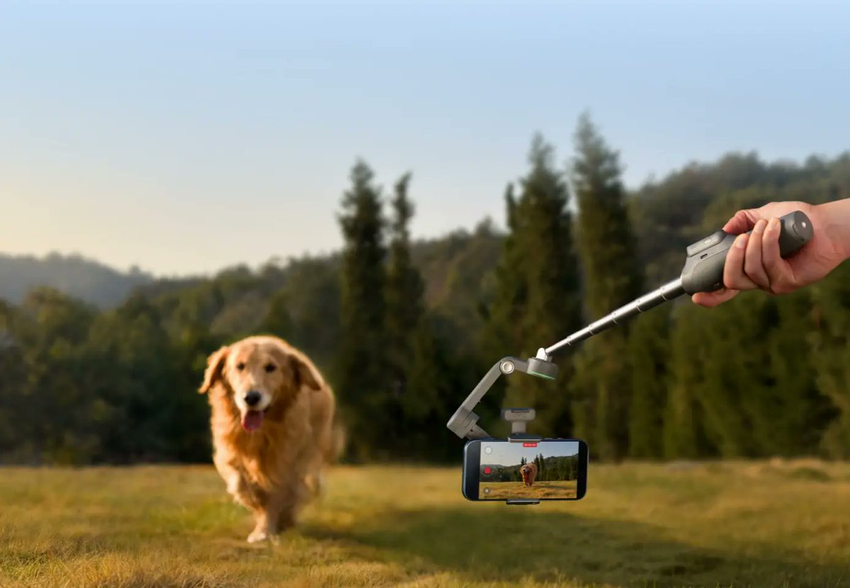azofwizard's tweet image. 今度の　＃DJI のスマホ用のジンバルは、コントローラとモニター部分が分離して操作できる

スマートフォン用スタビライザー向けフラッグシップビューファインダー
Osmo Mobile 8P