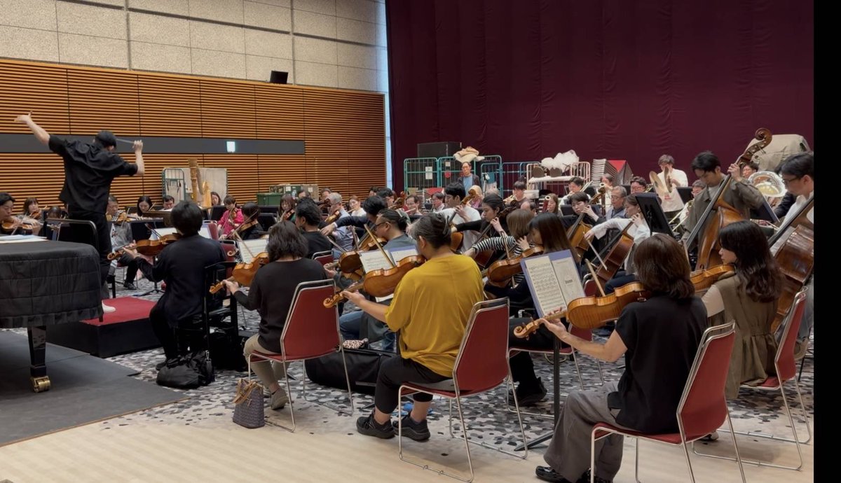 LFJtokyoBLOG's tweet photo. ◤#LFJ2026◢
【211】リハーサル風景🎻

明日の211公演では、オーケストラと一緒に世界の川を訪れます🛳️
クルーズ船の出航準備はバッチリ👍皆さまのご乗船を心よりお待ちしております☺️💕

〈キッズのためのオーケストラ・コンサート〉船に乗って世界の川を周遊！🛳️
https://t.co/cV2P61HWZj

#角田鋼亮(指揮)
#仙台フィルハーモニー管弦楽団
#中村萌子(司会)