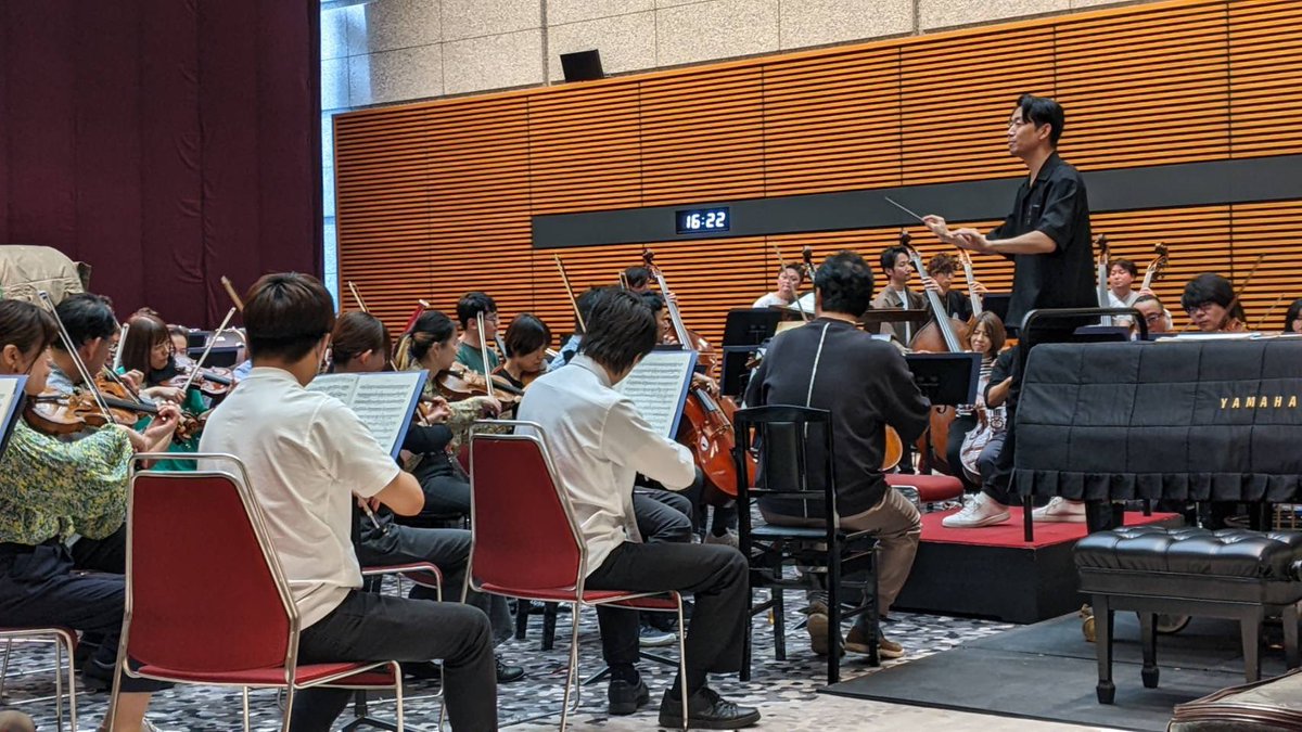 ◤#LFJ2026◢
【211】リハーサル風景🎻

明日の211公演では、オーケストラと一緒に世界の川を訪れます🛳️
クルーズ船の出航準備はバッチリ👍皆さまのご乗船を心よりお待ちしております☺️💕

〈キッズのためのオーケストラ・コンサート〉船に乗って世界の川を周遊！🛳️
lfj.jp/lfj_2026/perfo…