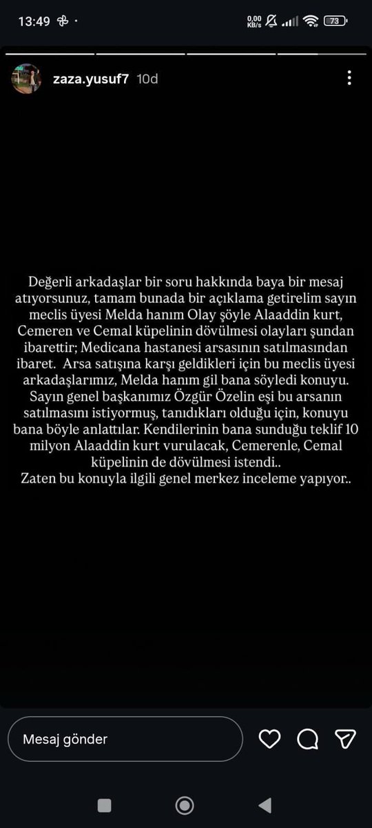 NekadarolduTR's tweet photo. “Aşağıdaki arsaya bakın.
Tam 11 dönüm.
CHP’li rantçıların ağzının suyunu akıtacak cinsten.
Hem de İzmir’in Konak ilçesinde.
Tadından yenmez.
Adam bile öldürür bunlar buranın rantı için.
Nitekim aşağı yukarı aynı şey olmuş.
İzmir Konak’ta 11 dönümlük bu arsada yapılacak imar değişikliğine karşı çıkan ve çoğunluğu düşürecek olan CHP’li meclis üyelerinin dövdürülmesi, silahla vurulması planı yapılmış.  
Nereden biliyoruz bunu?
İzmir Cumhuriyet Başsavcılığı’nın 2026/24902 sayılı soruşturma dosyasından.
CHP’li Konak Belediye Başkanı NİLÜFER ÇINARLI’nın bazı CHP’li meclis üyelerine yönelik “tehdit”, “darp”, “silahla yaralamaya teşebbüs” ve “azmettirme”kten şüpheli olduğu ortaya çıktı.
Hatta “10 milyonluk dolarlık”  infaz listesi varmış ortada.
Dosyaya giren ses kayıtları var bu arada.
“Başkan senden medet umuyor”ve “Özgür Özel’in eşi bu arsanın satılmasını istiyor” lafları bu ses kaydında mevcut. 
Ses kayıtlarını dinledim.
Bunların yatacak yeri yok hakikaten.
Hepsi çürümüş.
CHP’li Meclis Üyesi Melda Gümüş Erbaykent’in adı da var bu işlerin arasında. 
Dövdürülmek istenen CHP’li meclis üyelerinin isimleri:
Cem Eren ve Cemal Küpeli.
Silahla vurulması istenen CHP’li meclis üyesi: 
Alaaddin Kurt.
Alttaki diğer görselde bu iş için tutulan Yusuf Aydoğdu’nun sonradan sildi Instagram mesajı."

l Gazeteci Fuat Uğur l @FUATUGUR
