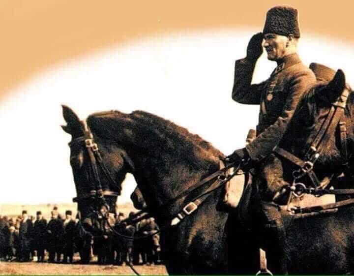 kemalerdinc55's tweet photo. “Türk budur: Yıldırımdır, kasırgadır, dünyayı aydınlatan güneştir.”
Gazi Mustafa Kemal Atatürk
🇹🇷🇹🇷🇹🇷🇹🇷🇹🇷
#3MayısTürkçülerGünü
#MustafaKemalinAskerleriyiz https://t.co/6vorBQ9aTx