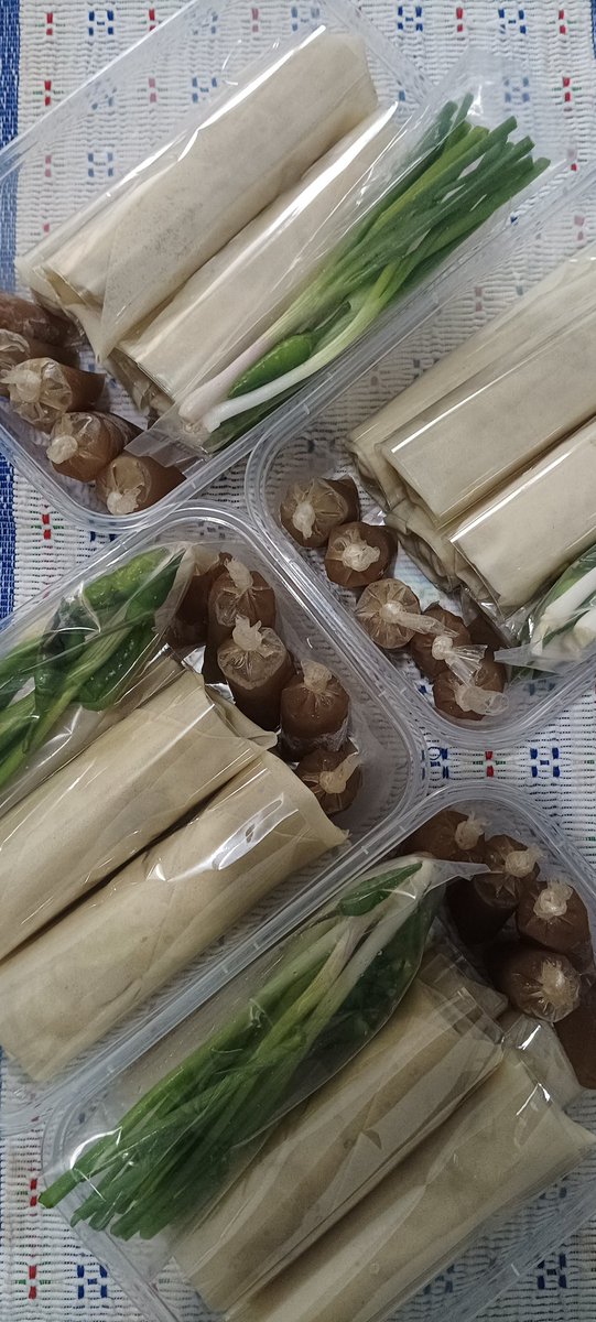 Lokasongo's tweet photo. Halo @infomalang  monggo di-order Lumpia Malang Budhe Din 🫶🏼

📍Jl. Danau Limboto Barat A2 E10, Sawojajar
📞WA Order: 0895-3391-48916

1 pack isi 5 Lumpia Rebung ayam (Frozen &amp; Goreng) + Daun Bawang, Saus Tauco, Cabe hijau.
Harga 20.000 
#pasarmingguinfomalang https://t.co/3aWkd9bV3M
