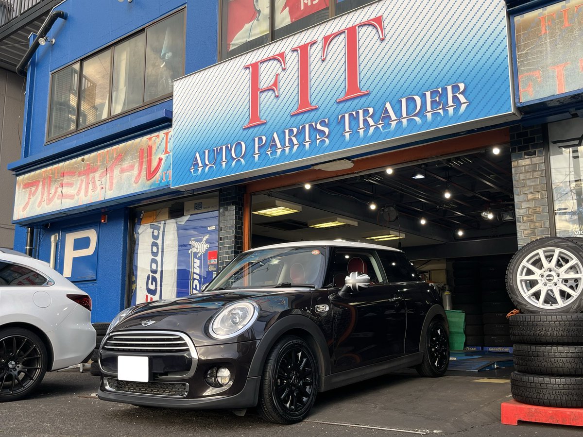 fit7377's tweet image. MINI F56のオーナー様にビクトリースポークご購入頂きましたありがとうございます🙇‍♂️

ボディカラーが珍しく限定車R56ハイゲートでしかなかったアイスドチョコレートメタリック！
F56から採用されていますが初めて見ました👀

MINI用ホイール在庫大量ストック中！

fit-mini.com

#mini