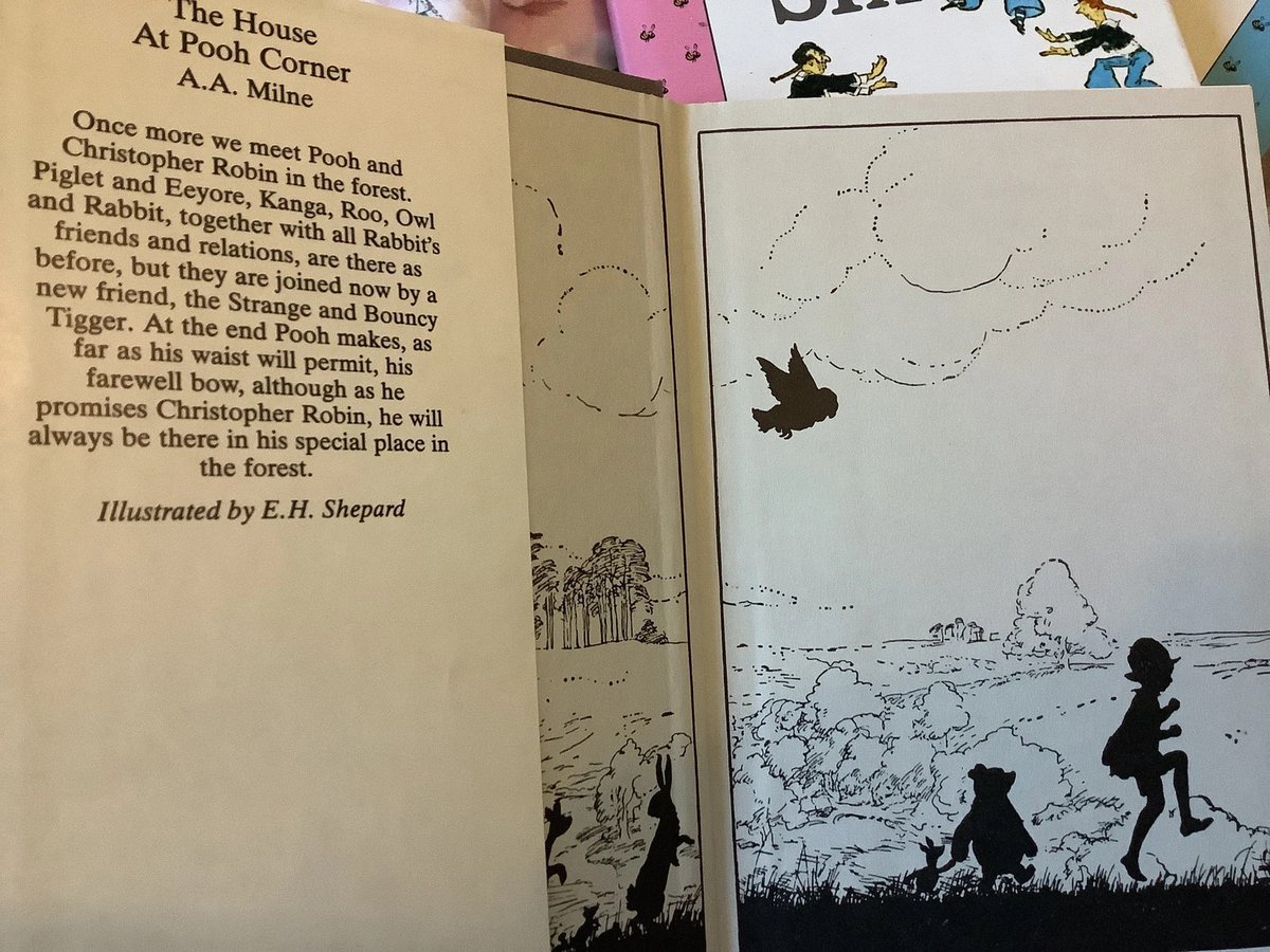 WatsonsVintage's tweet image. #WinnieThePooh is 100 years old! This is a BEAUTIFUL Vintage #giftidea for a Pooh FAN.  1989 'The Pooh Gift Box' Hardback 4 Book Box Set - A.A. Milne Illustrated By Ernest H. Shepard - Nostalgic Book Gift - New Baby Gift etsy.me/3PjH5Ts via @Etsy #VintageBooks #AAMilne