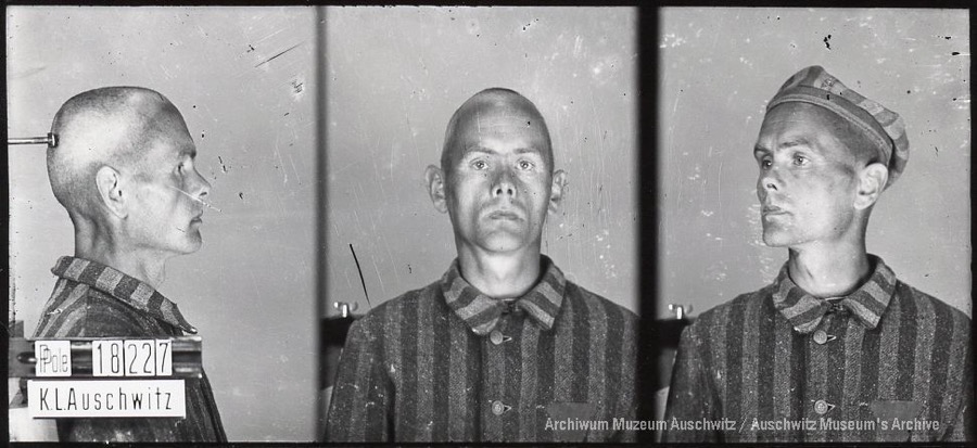 TomFromKatowice's tweet image. My name is Zygmunt Rzepka 🇵🇱,
a house painter from #Cracow.
I was born on May 3️⃣, 1903 in Rabka.
I was murdered by #Germans in their #Death camp #Auschwitz on Aug.14, 1942 at the age of 3️⃣9️⃣ only because 
I was a #Pole. 
I survived almost 1️⃣3️⃣ months.
Please, #NeverForget me!
1/2