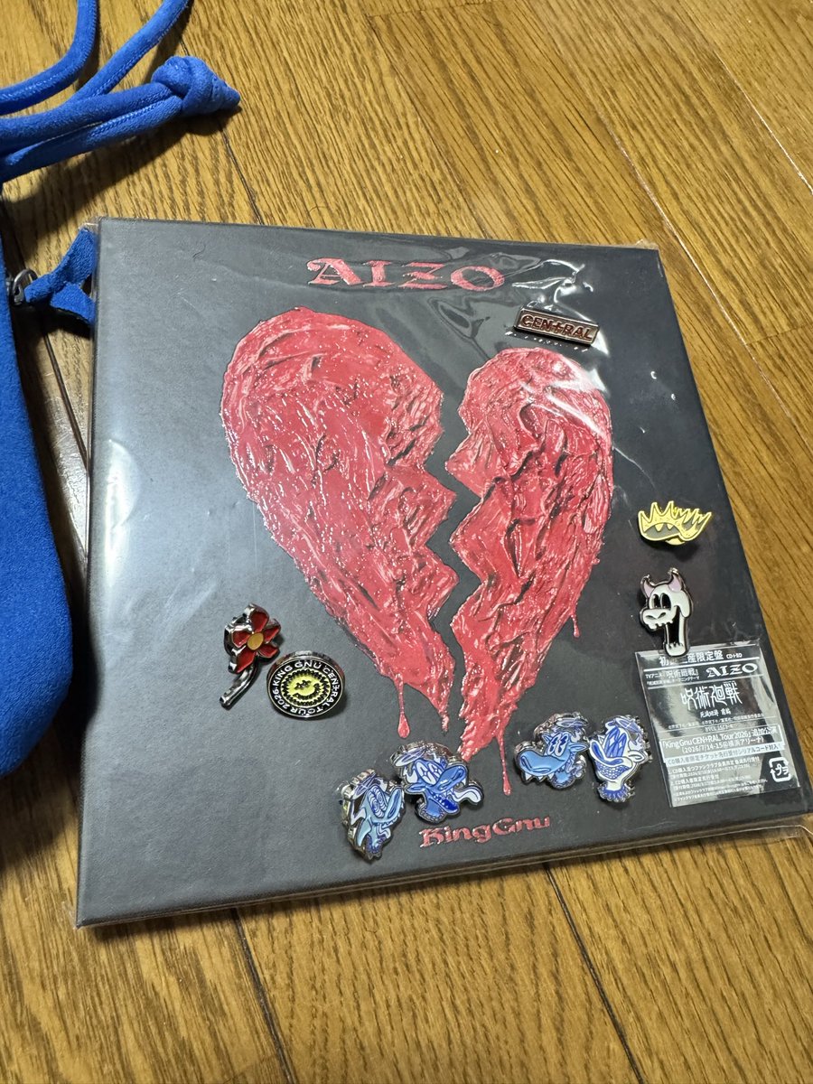 ACV5858's tweet image. ピンズを愛憎の円盤と一緒に飾りたいんですけど何かいい方法ないですか？🤔

#KingGnu

#KingGnuCENTRALTour2026