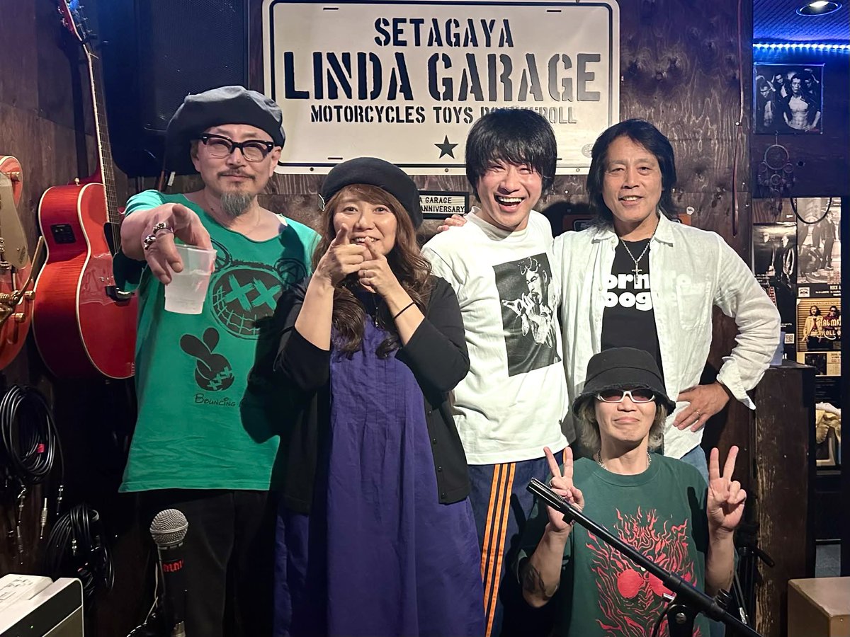 maekashi_ver1's tweet image. 昨夜は西荻窪 #リンダガレージ

満月の夜🌕最高の宴✨
またまた素敵な出会いに感謝感激！

Kiyomiさんからのお題は
「月」にまつわる歌というミッション
宿題があるライブって楽しいな

リンガレは東京のリトル長崎♡
正樹さん、みっこさん昨夜も大感謝！

#シズキヨ
#WOLF
#よす（名古屋）
#マエカシ