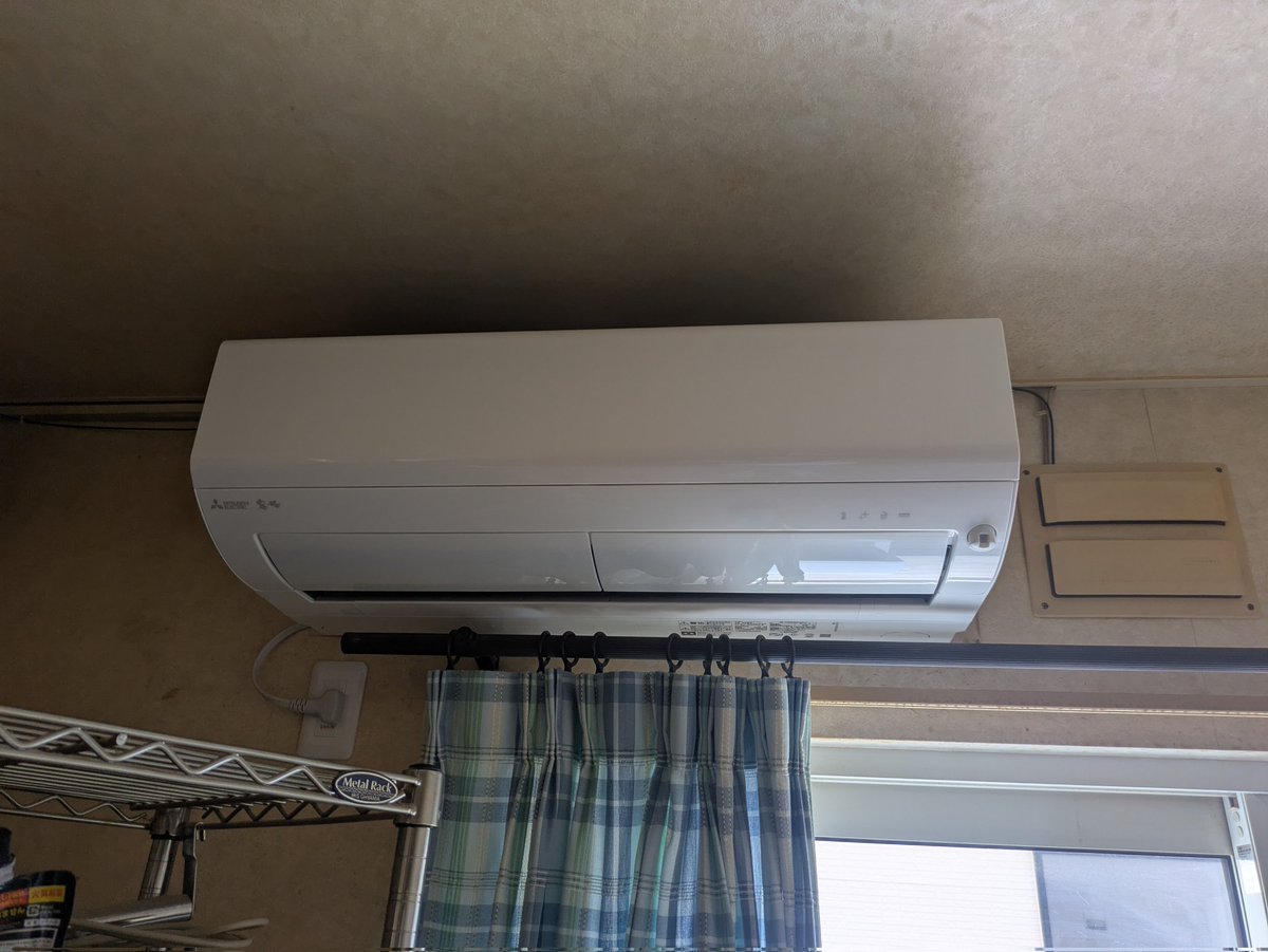 【残りわずか】【新品エアコン入荷しました!!】　前回に続き、新品エアコン入荷!!　　J-0655 ⇐30年弱我が家で稼働したエアコン ⇒昨日取り付けた新しいエアコン