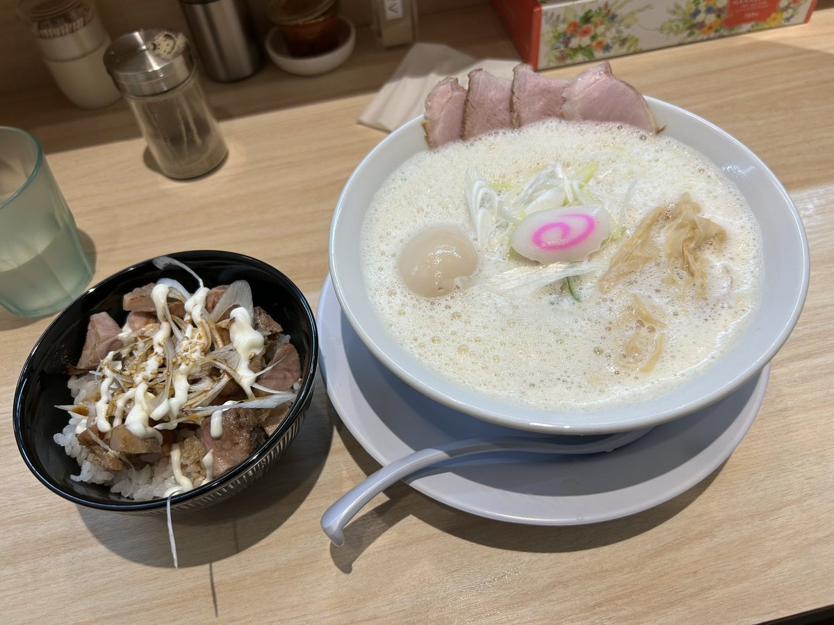 裏の人 tweet media