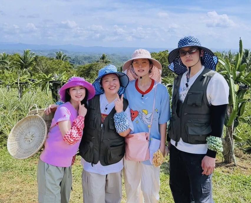 woohyepics_'s tweet image. 260503 Hyeyoon &amp;amp; FOTS team from tvN PD IG update 💛 (1)

#KimHyeyoon #김혜윤 #FreshOffTheSeaInCalape