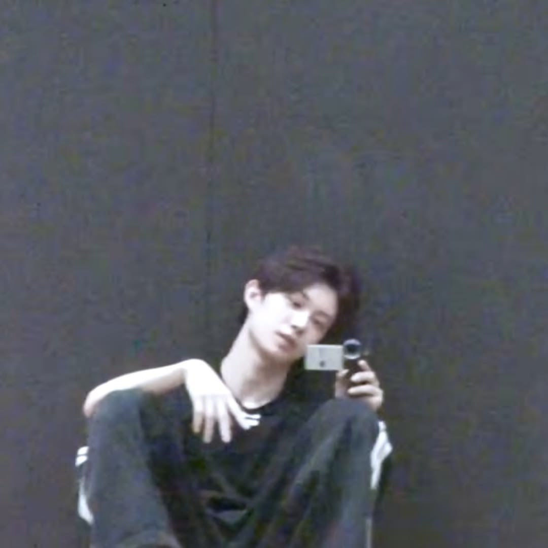 angel20030411's tweet photo. we don’t talk about this side of geonwoo enough and we should https://t.co/liLtgGx1ol
