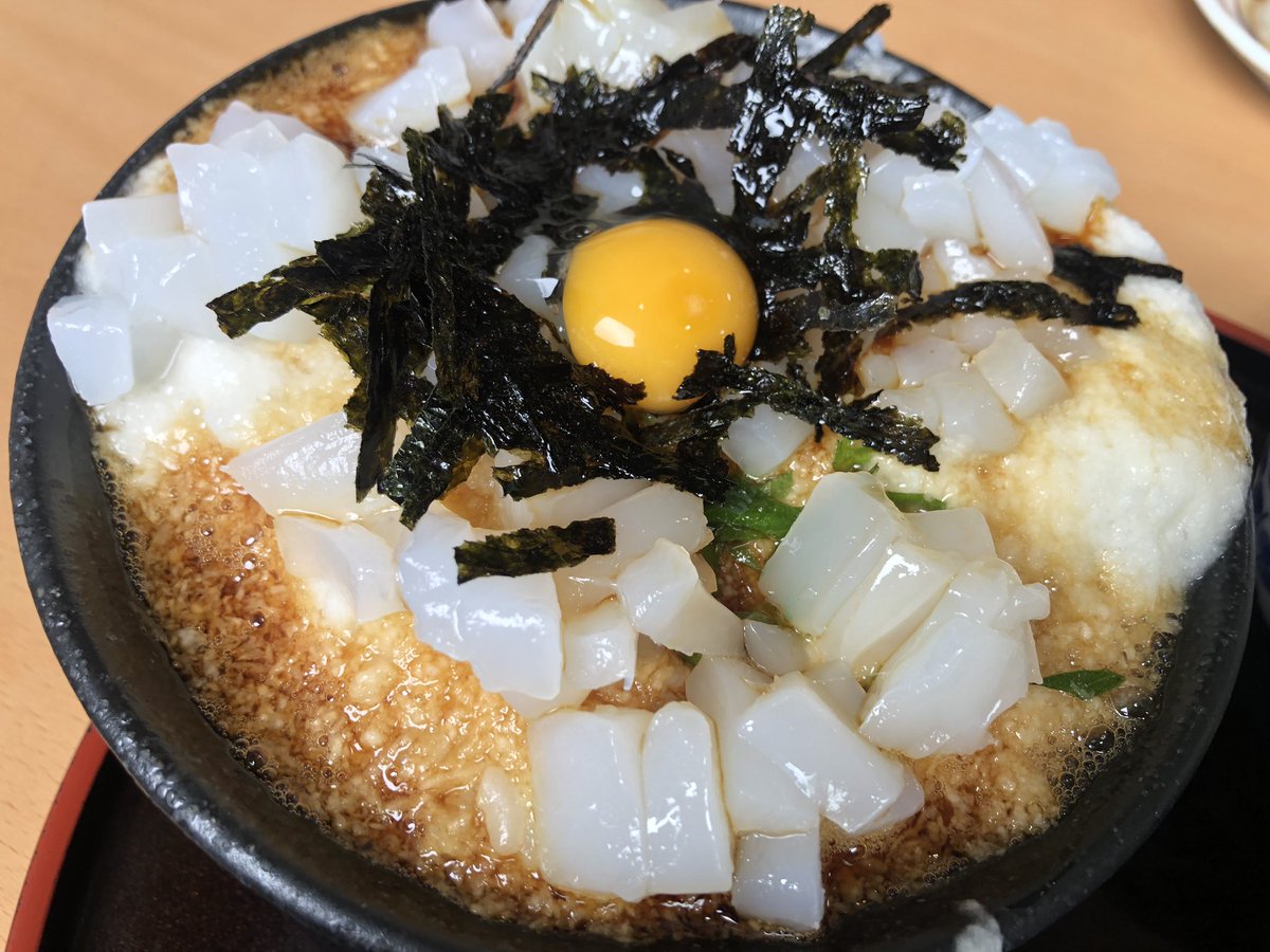 m_asti's tweet photo. ・ 三方五湖の名物！いか丼

福井県のご当地グルメ「いか丼」をいただきました！

びっくりするくらい、いかが、たっぷり。

ライダーのみなさまに、大人気。

三方五湖のほとりに佇むドライブインよしだが提供する「いか丼」は、メディアでも絶賛されている福井名物ですよ。

#福井名物 #いか丼 https://t.co/VJdPPEjRN3