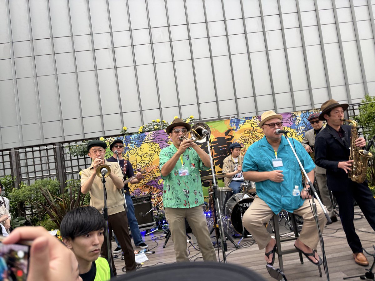 codenote_1018's tweet photo. #第41回吉祥寺音楽祭
#theskaflames

The ska flames
最高過ぎた✨

何年振りにこんなモッシュを体験したか！！おじさんだから体が、、動いた！

お客さんのテンション上がってきてて、前の方でモッシュが始まったら自然と最前列目がけて人をかき分け前進してました！

みんなskankinしてて最高♬ https://t.co/TAGev0WJid