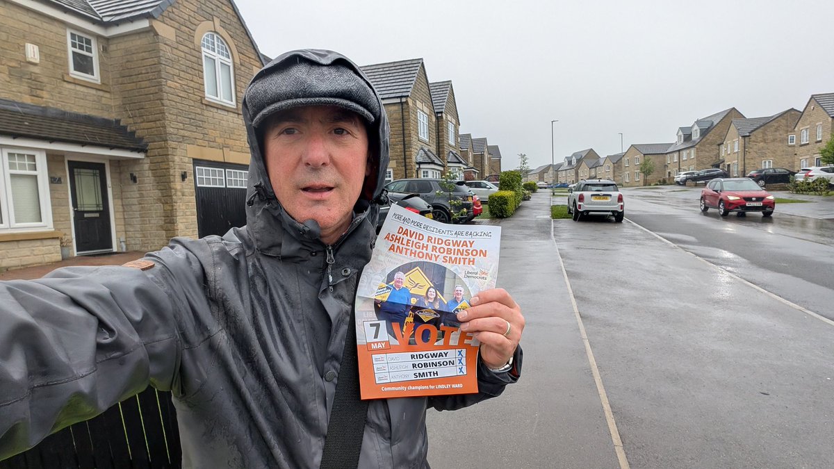 ajsmith_libdem's tweet image. We're not going to let a bit of precipitation get in the way. Come rain or shine we'll be delivering for our residents!
This Thursday #Vote
✖️ RIDGWAY
✖️ ROBINSON 
✖️ SMITH
🔶 LIBERAL DEMOCRATS
#Lindley #LibDems working for you all year round.
