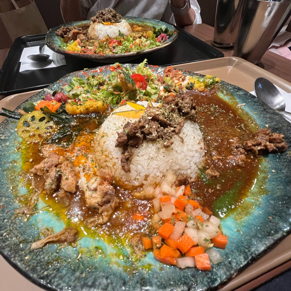 10杯目！阪神百貨店のボタニカリーでボタニ×ポージョカリーを1辛でピクルス大盛1460円。
手軽にこのレベルのスパイスカレーが食べれるのはありがたい！辛さもちょうど良くて滝汗、彩りも美しく☆
#スパイスカレー #カレー #ボタニカリー #阪神百貨店フードホール #スパイスカレー2026