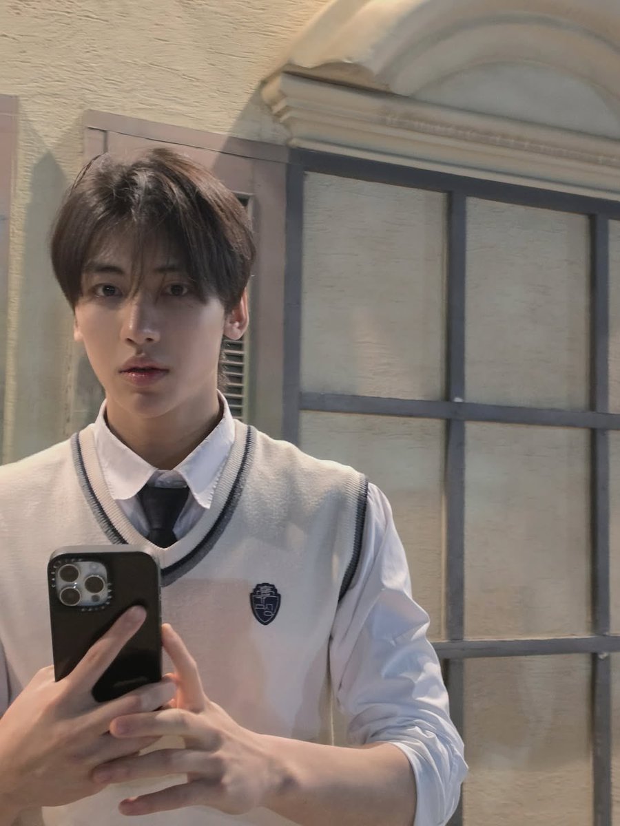 ftyangz's tweet photo. this heartthrob https://t.co/SUg5XyqDUk