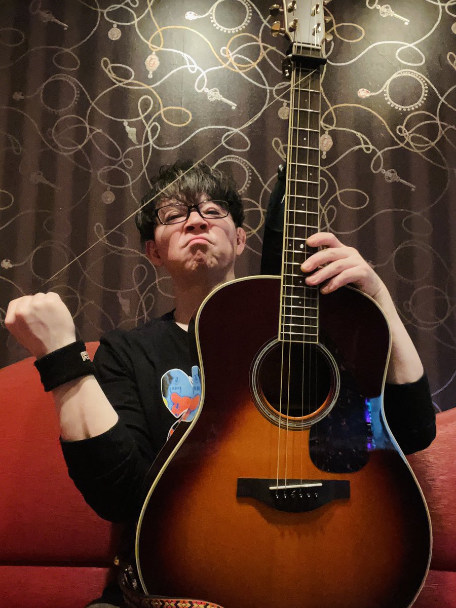 ライブはすべて大切でやるたびに次の一本がもっと大事なものになる。半歩でいいから先へ踏み出したい。ライブは戦いじゃない。でもそのステージに向かうためには自分と戦わなければならない時があって、間違いなく今その時