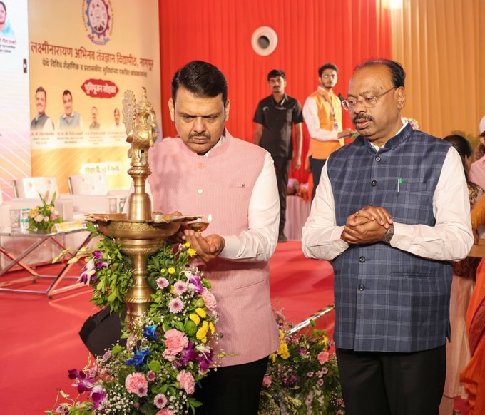 airnews_pune's tweet photo. #Nagpur: नागपूर इथं लक्ष्मीनारायण अभिनव तंत्रज्ञान विद्यापीठ इथल्या विविध शैक्षणिक आणि प्रशासकीय इमारतींच्या बांधकामाचं भूमिपूजन  आज मुख्यमंत्री @Dev_Fadnavis यांच्या हस्ते झालं. 

  #Maharashtra #DevendraFadnavis #Nagpur #UniversityDevelopment https://t.co/m2kfmhAIGd